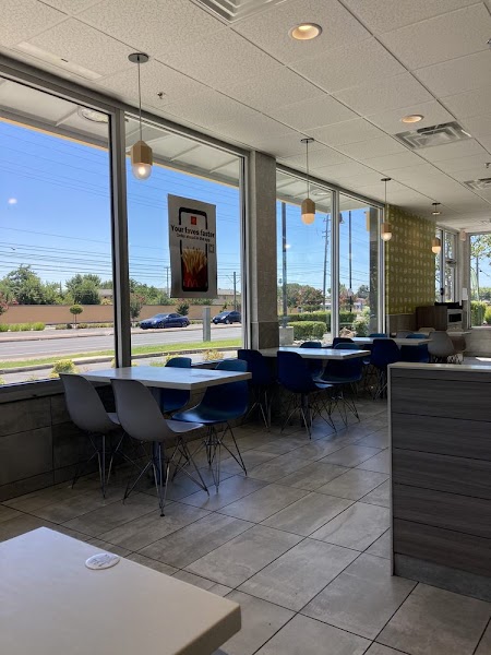 McDonald's store photo
