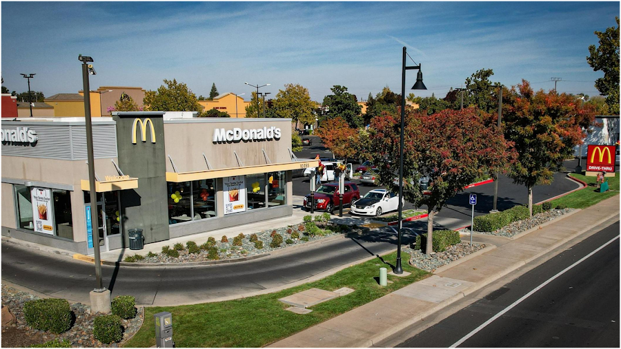McDonald's store photo