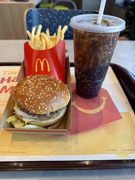 McDonald's store photo