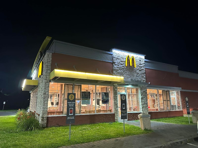 McDonald's store photo