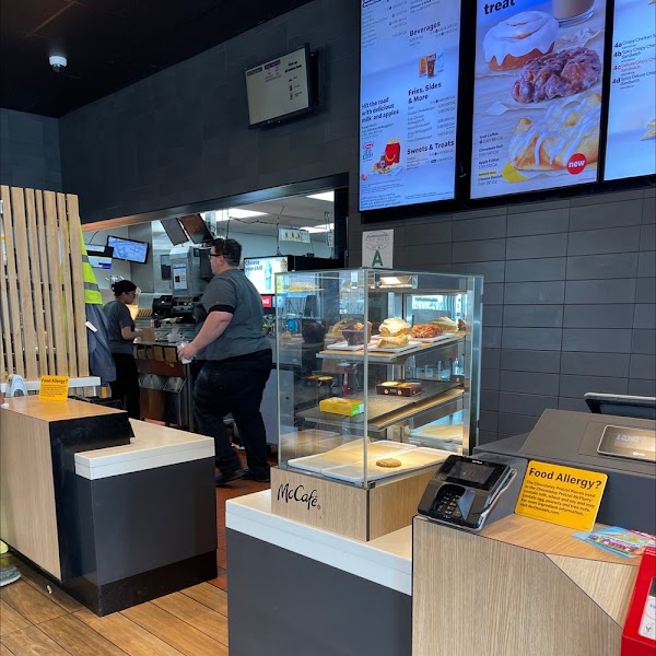 McDonald's store photo