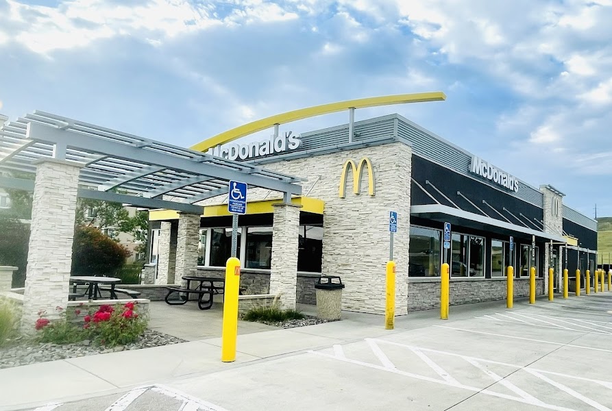 McDonald's store photo