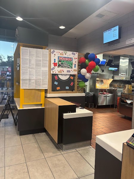 McDonald's store photo