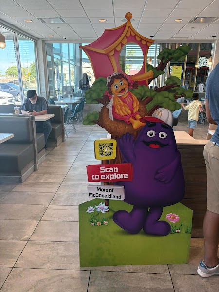 McDonald's store photo