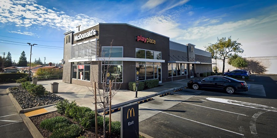 McDonald's store photo