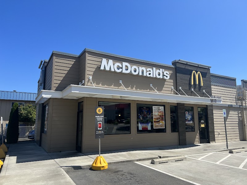McDonald's store photo
