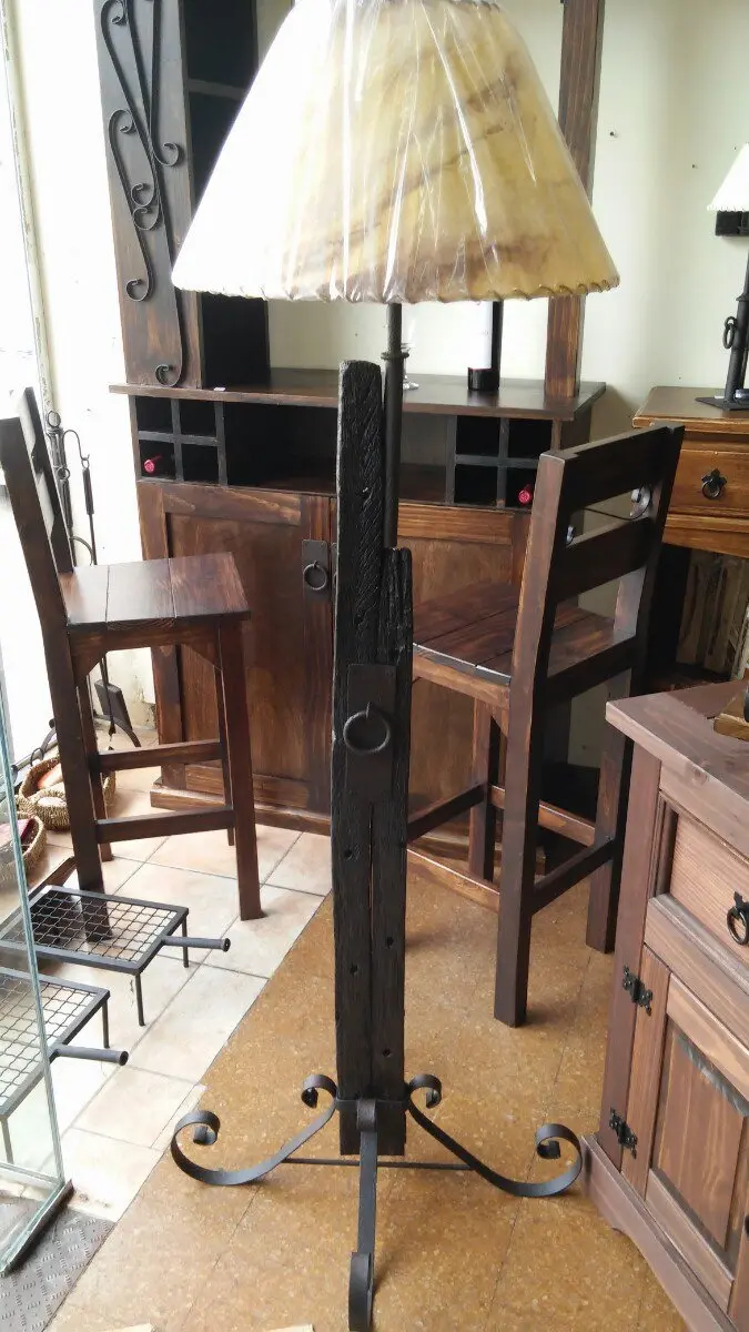 Lámpara Rústica Hierro Y Piques De Alambrado