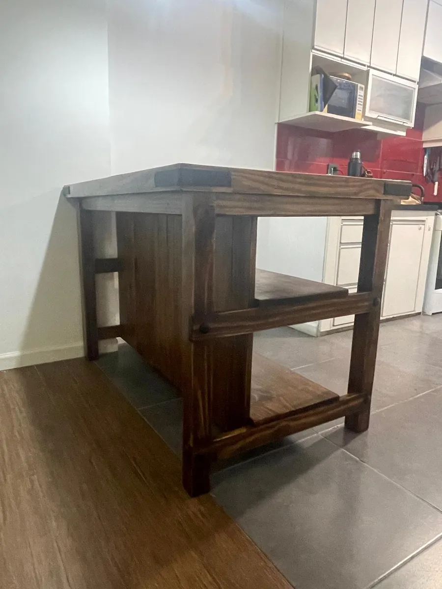 Mesa De Cocina Maciza Con Estantes