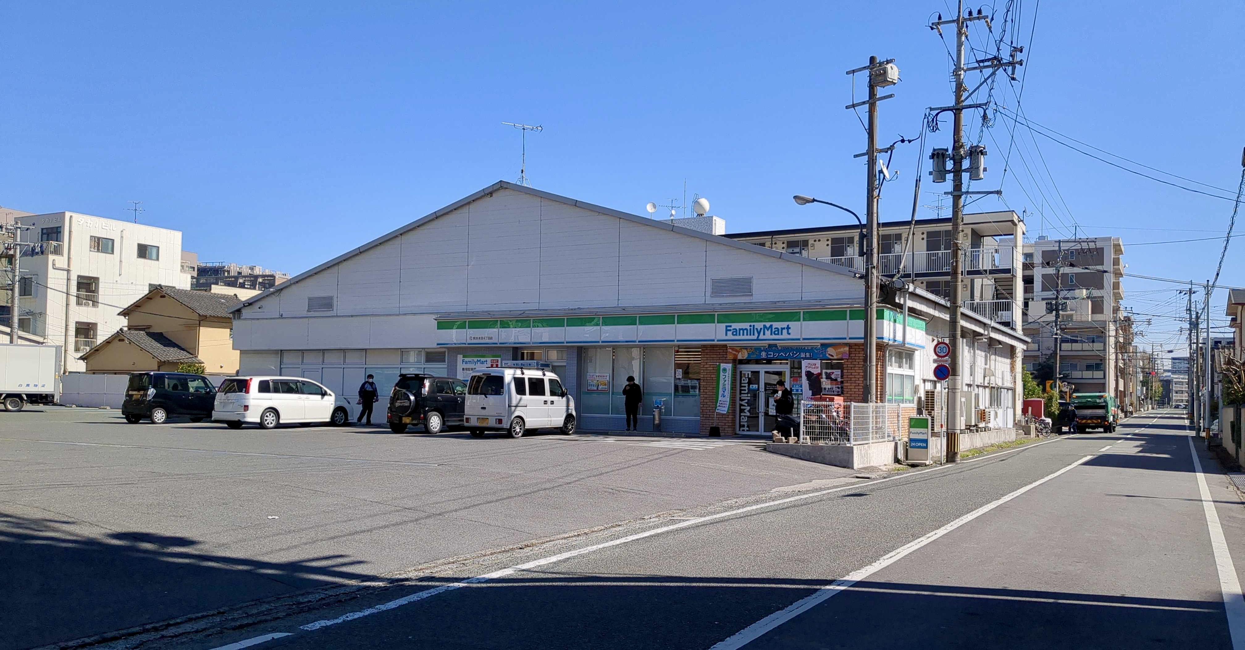 ファミリーマート熊本本荘4丁目店 Charichari(チャリチャリ)の施設画像1