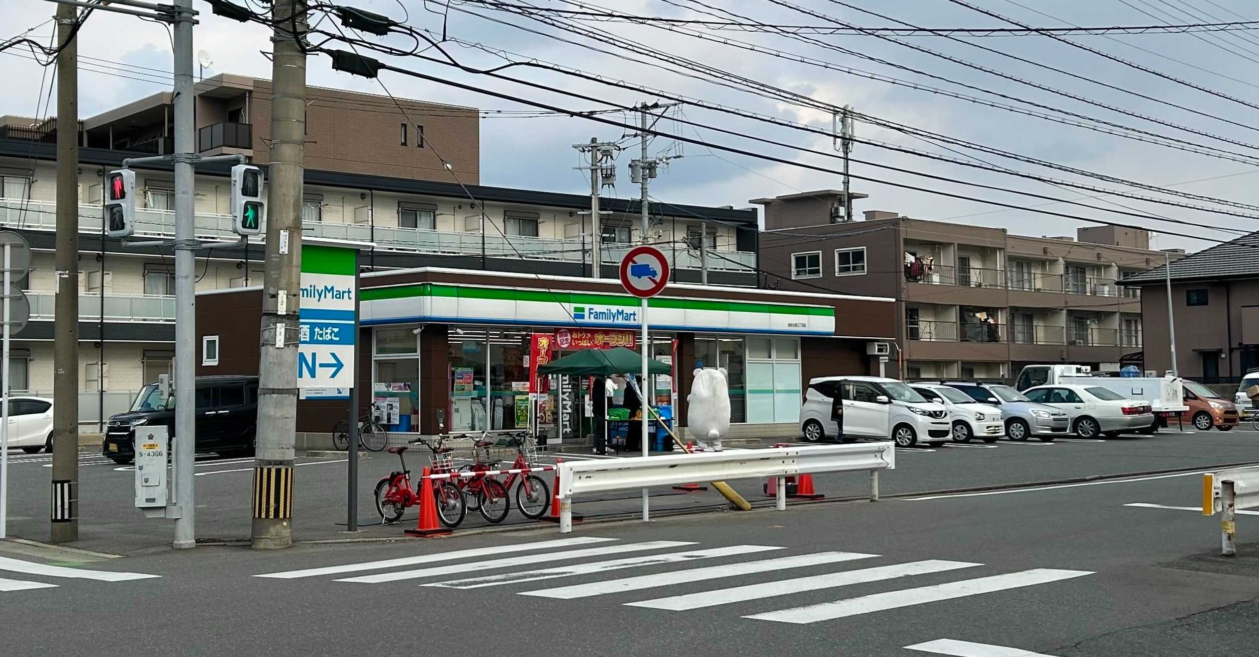ファミリーマート吉塚三丁目店 Charichari(チャリチャリ)の施設画像1