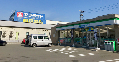 ファミリーマート博多豊二丁目店 Charichari(チャリチャリ)の施設画像1