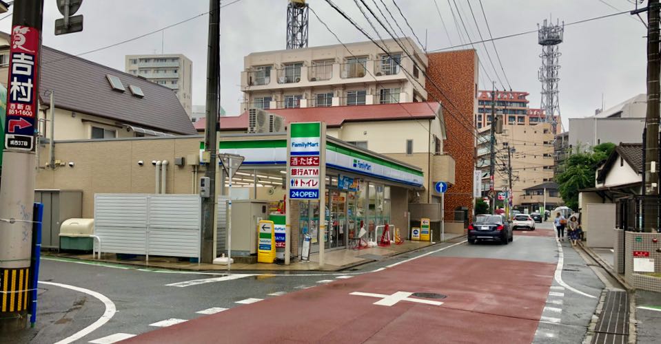 ファミリーマート福岡城西三丁目店 Charichari(チャリチャリ)の施設画像1