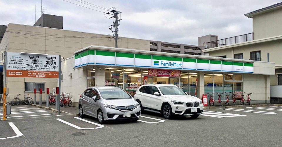 ファミリーマート博多駅南四丁目店 Charichari(チャリチャリ)の施設画像1