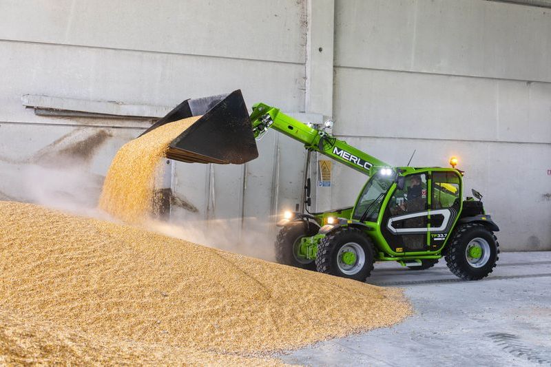 Turbofarmer 33.7, compact telehandler with a weight of 33 q and a
