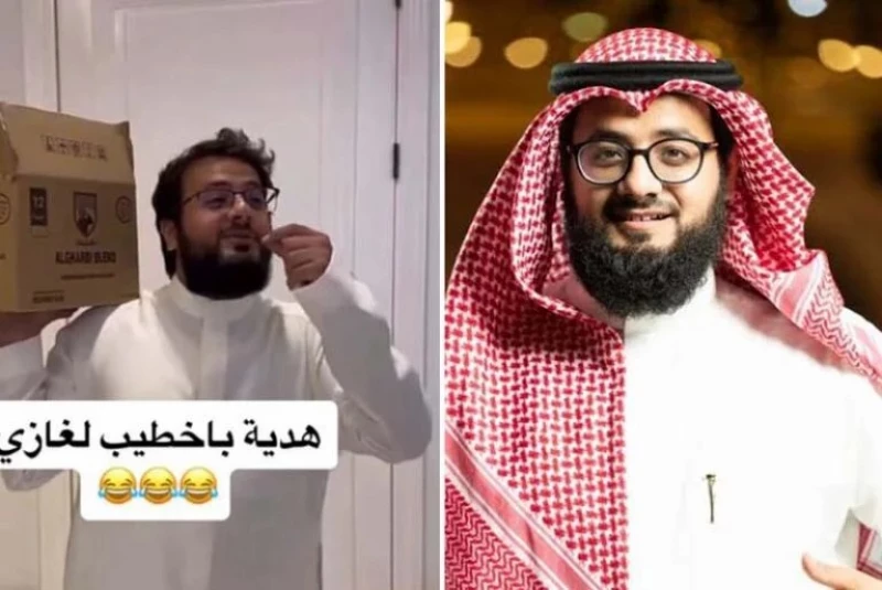 شاهد.. باخطيب يفاجئ صديقه غازي المطيري بهدية لم يتوقعها بمناسبة منزله الجديد