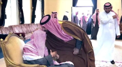 ليس والده .. الكشف عن شخصية سعودية مهمة في حياة محمد بن سلمان .. كلما رآه قبّل رأسه دون تردد!