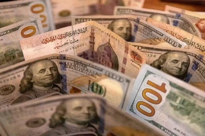 مصر.. ارتباك شديد يضرب السوق السوداء للدولار وسعره أمام الجنيه يصل لهذا المستوى لأول مرة في التاريخ