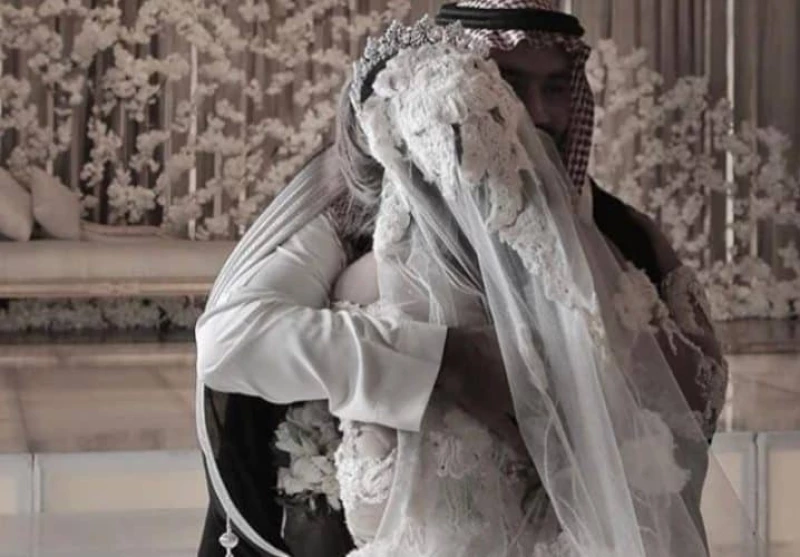 أغرب ليلة زفاف في السعودية عريس متهور لم يستطع تمالك نفسه بعد ان رأى هذا الشي أمامة من جمال 