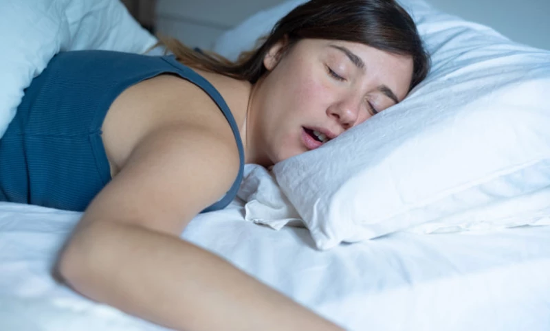 احذر.. إذا وجدت لعاب علي وسادتك عند استيقاظك من نومك فهي علامة تشير لمرض خطير ويستدعي الذهاب إلى الطبيب فوراً