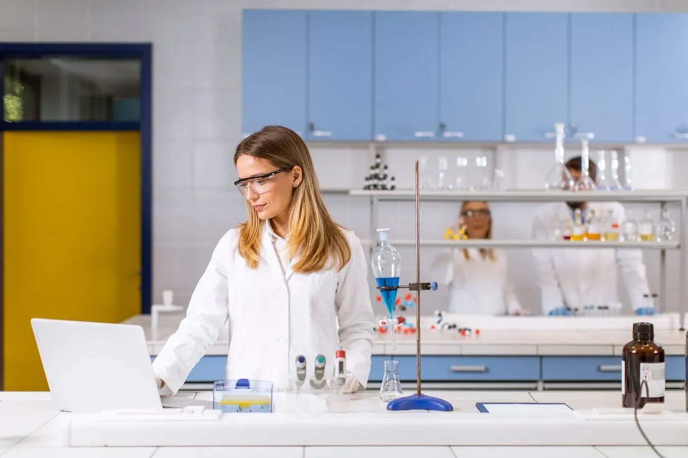 Accede a una profesión con alta demanda en el sector sanitario