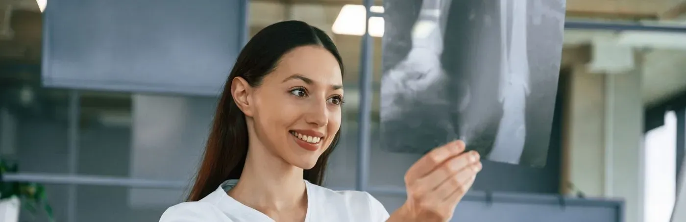 Accede a una profesión con alta demanda en el sector sanitario