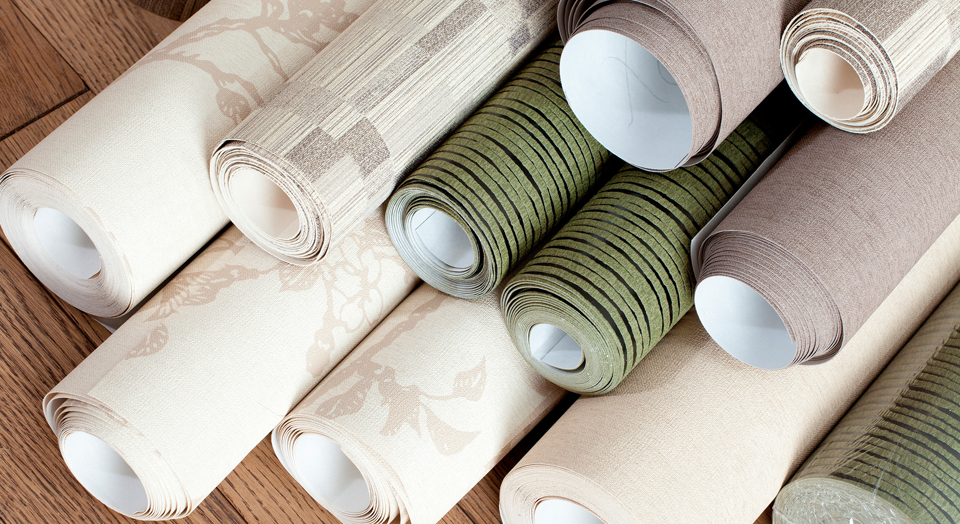Cómo restaurar muebles con papel pintado