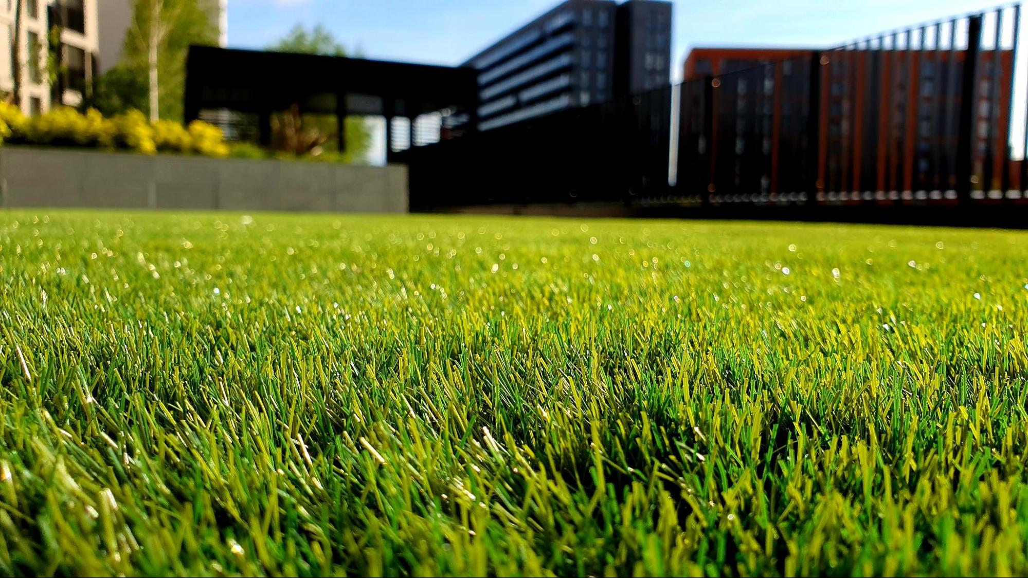 ¿Cómo elegir un césped artificial para tu terraza?