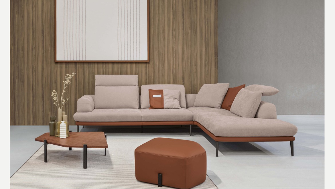 Inspiratie interieur hoeksalon combinatie cognac leder en taupe stof