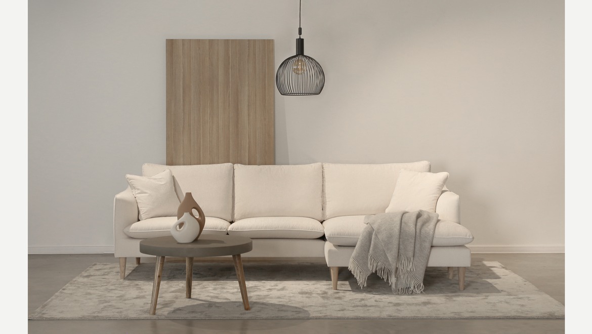 Hoekzetel in stof creme kleur Scandinavische stijl op houten poten