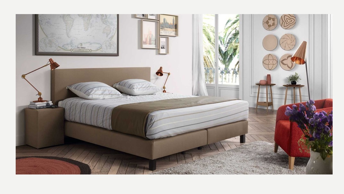 boxspring in een bruin beige stof