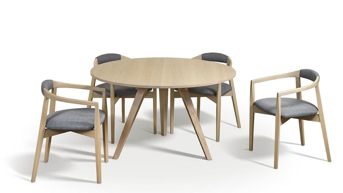 Ronde eiken fineer tafel 3 poten met stoelenset