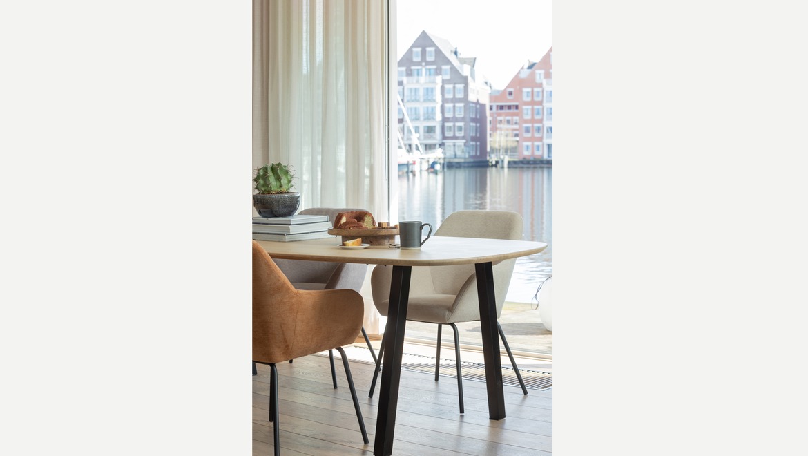 inspiratie massief eiken tafel met afgeschuinde bladrand