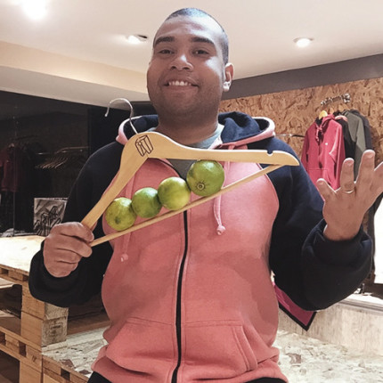 Inspirado pela história de Rony Meisler, aluno transformou um limão em uma limonada bem doce.