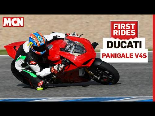 The 2022 Ducati Panigale V4S is easier and faster than ever | MCN Review