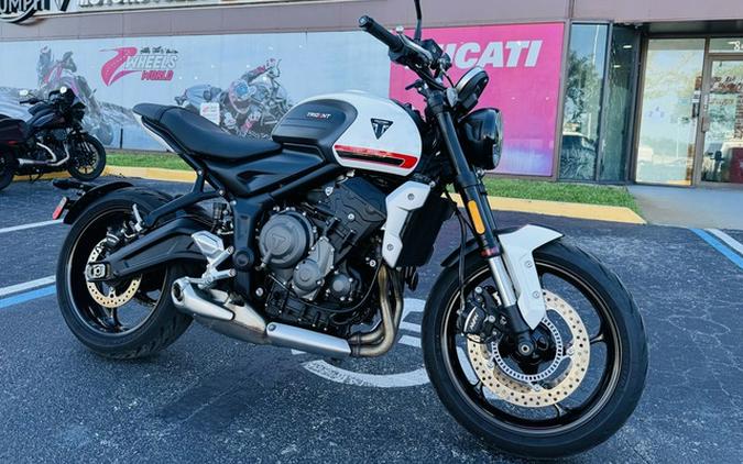 2022 Triumph Trident 660 Crystal White 660 Sapphire Black
