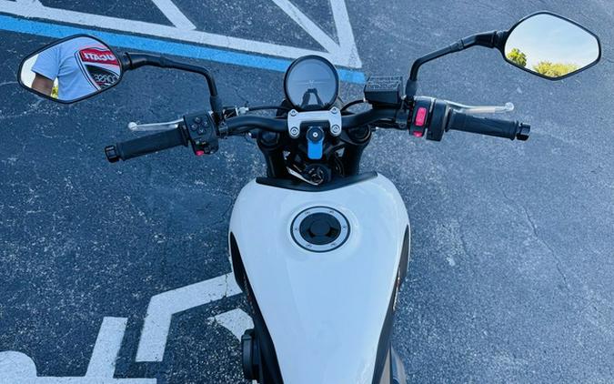 2022 Triumph Trident 660 Crystal White 660 Sapphire Black