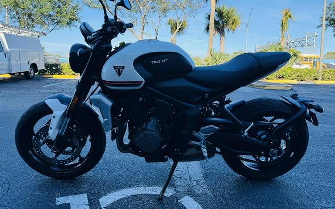 2022 Triumph Trident 660 Crystal White 660 Sapphire Black