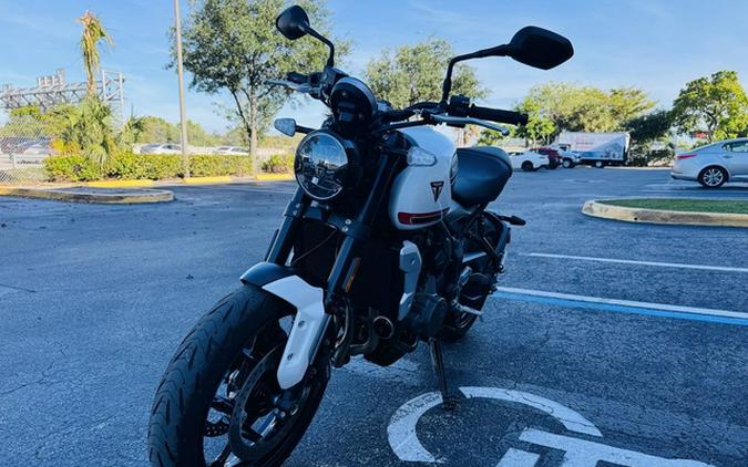 2022 Triumph Trident 660 Crystal White 660 Sapphire Black