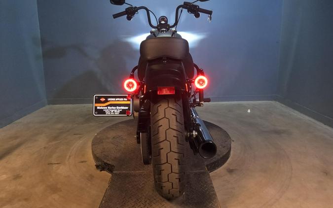 2026 Harley-Davidson Street Bob Vivid Black Chrome Cast Wheels