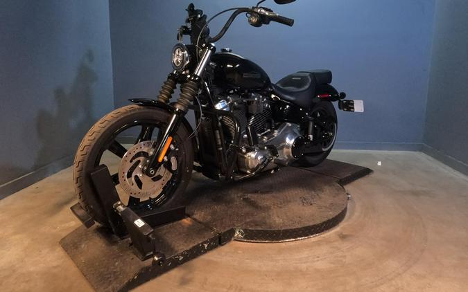 2026 Harley-Davidson Street Bob Vivid Black Chrome Cast Wheels