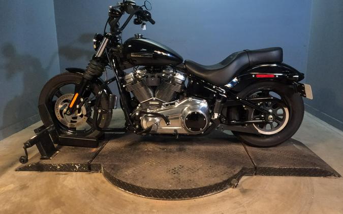 2026 Harley-Davidson Street Bob Vivid Black Chrome Cast Wheels