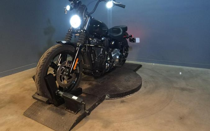 2026 Harley-Davidson Street Bob Vivid Black Chrome Cast Wheels
