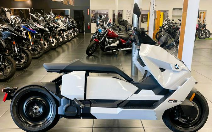 2023 BMW CE 04 Review [Urban Electric Commuter Scooter]