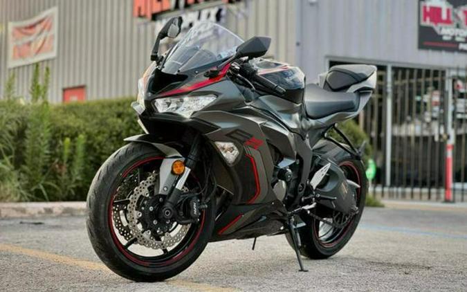 2023 Kawasaki Ninja® ZX™-6R Metallic Matte Graphenesteel Gray/Diablo Black