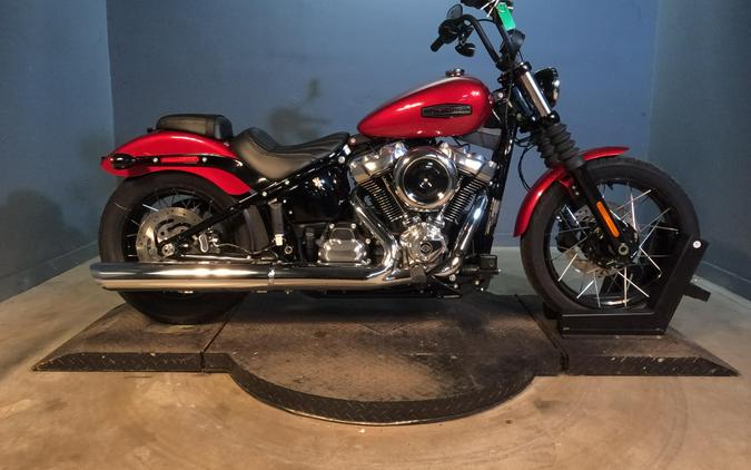 2026 Harley-Davidson Street Bob Brilliant Red Chrome Laced Wheels