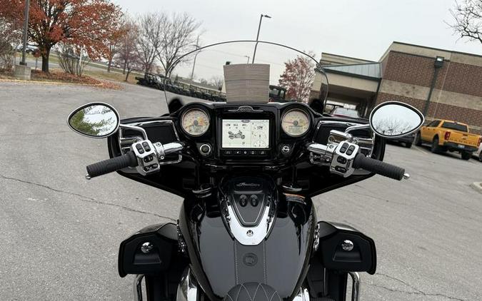 2025 Indian Motorcycle® Roadmaster® w/PowerBand Audio Black Metallic