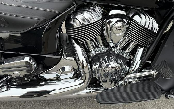 2025 Indian Motorcycle® Roadmaster® w/PowerBand Audio Black Metallic