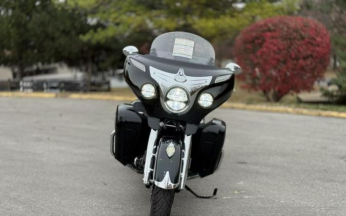 2025 Indian Motorcycle® Roadmaster® w/PowerBand Audio Black Metallic