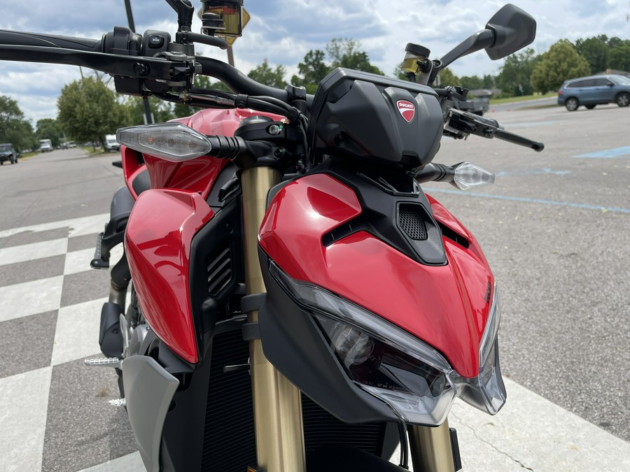 2026 Ducati Streetfighter V2 - DEMO -