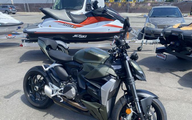 2025 Ducati STREETFIGHTER V2
